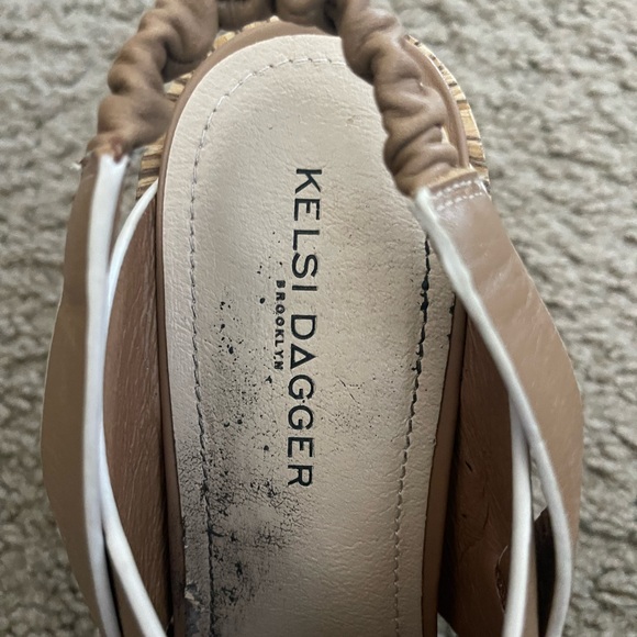 Heels with criss cross toe strap and striped thick heel - Picture 7 of 7